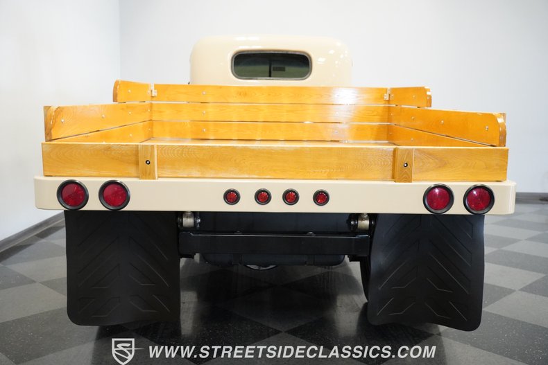 Chevrolet-3800-1946-Butternut-Yellow-Tan-17