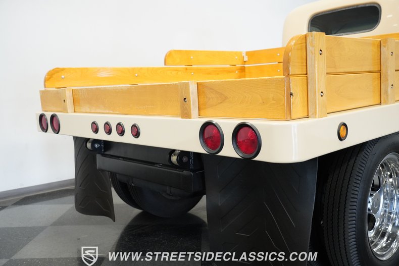 Chevrolet-3800-1946-Butternut-Yellow-Tan-18