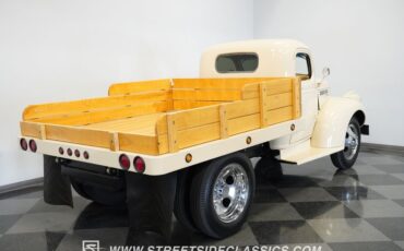 Chevrolet-3800-1946-Butternut-Yellow-Tan-19