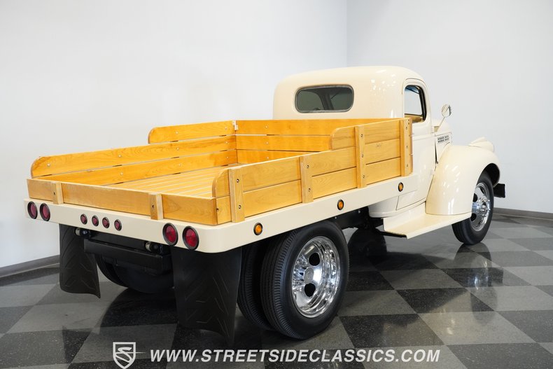 Chevrolet-3800-1946-Butternut-Yellow-Tan-19