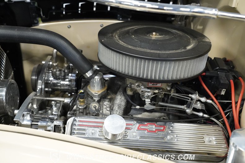 Chevrolet-3800-1946-Butternut-Yellow-Tan-2