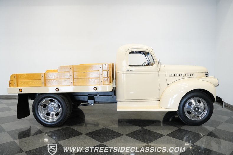 Chevrolet-3800-1946-Butternut-Yellow-Tan-21