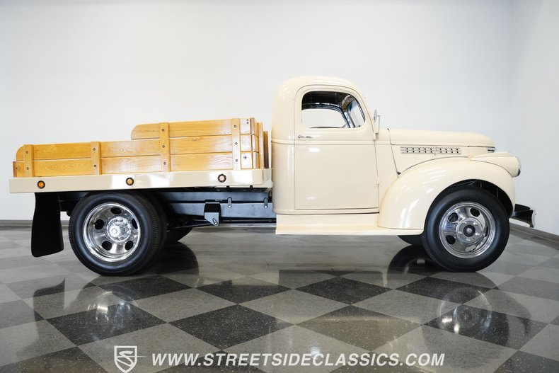 Chevrolet-3800-1946-Butternut-Yellow-Tan-22