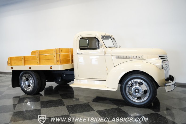 Chevrolet-3800-1946-Butternut-Yellow-Tan-23