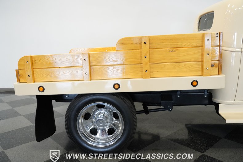 Chevrolet-3800-1946-Butternut-Yellow-Tan-25