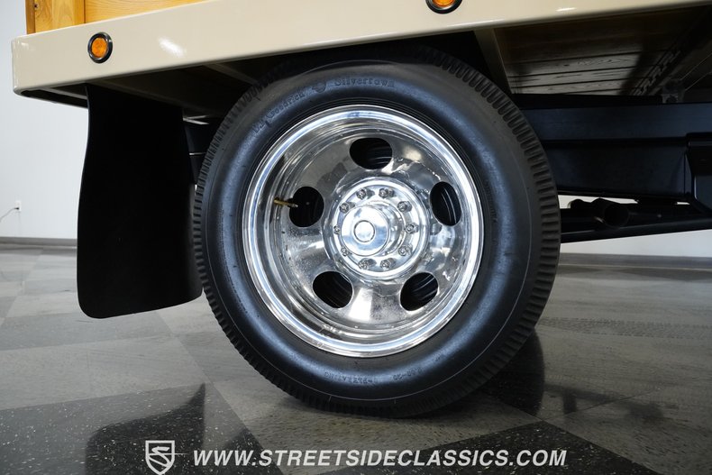 Chevrolet-3800-1946-Butternut-Yellow-Tan-26