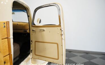 Chevrolet-3800-1946-Butternut-Yellow-Tan-28