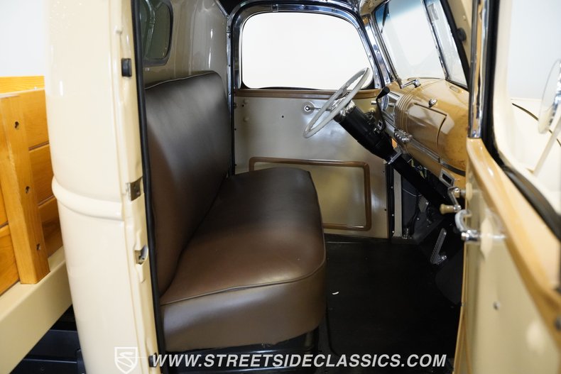 Chevrolet-3800-1946-Butternut-Yellow-Tan-29