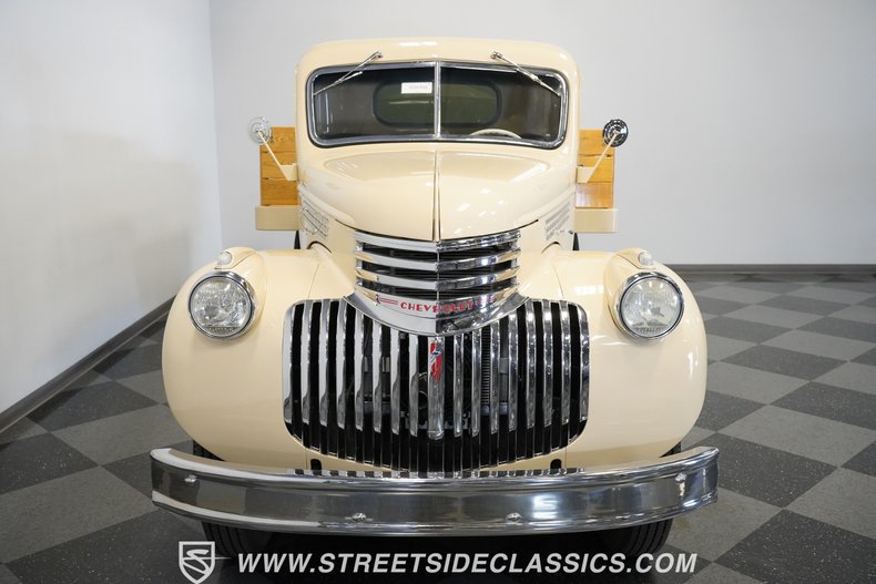 Chevrolet-3800-1946-Butternut-Yellow-Tan-3