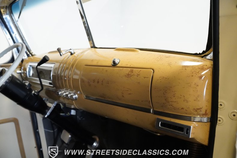 Chevrolet-3800-1946-Butternut-Yellow-Tan-31