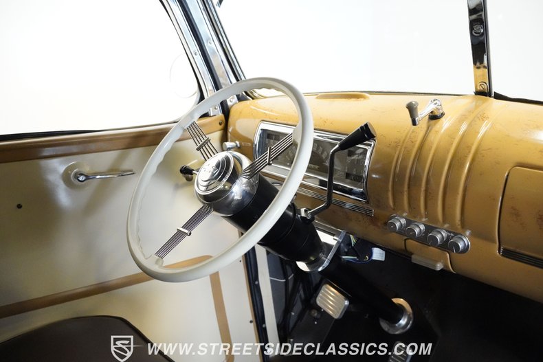 Chevrolet-3800-1946-Butternut-Yellow-Tan-32