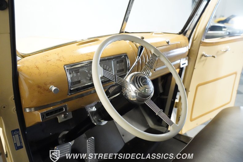 Chevrolet-3800-1946-Butternut-Yellow-Tan-33