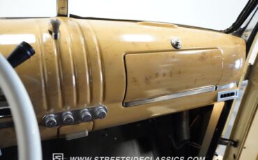 Chevrolet-3800-1946-Butternut-Yellow-Tan-34