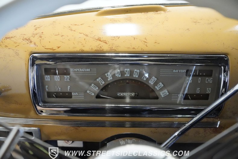 Chevrolet-3800-1946-Butternut-Yellow-Tan-35