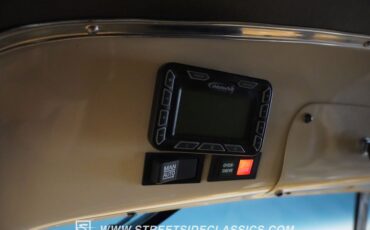 Chevrolet-3800-1946-Butternut-Yellow-Tan-38