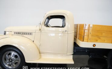 Chevrolet-3800-1946-Butternut-Yellow-Tan-4