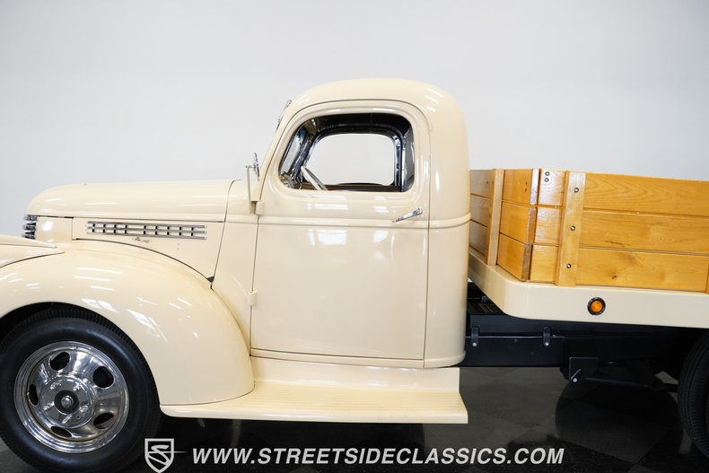 Chevrolet-3800-1946-Butternut-Yellow-Tan-4