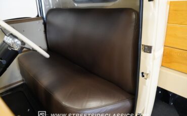 Chevrolet-3800-1946-Butternut-Yellow-Tan-40
