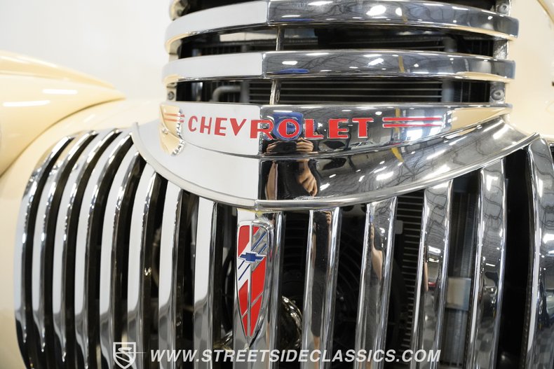 Chevrolet-3800-1946-Butternut-Yellow-Tan-41