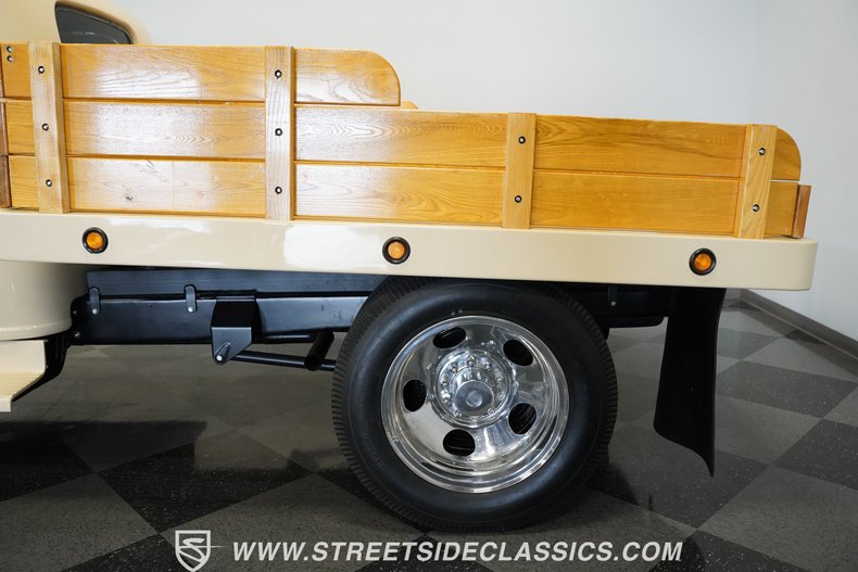 Chevrolet-3800-1946-Butternut-Yellow-Tan-44