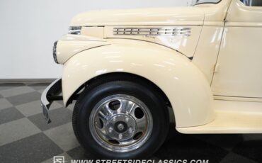 Chevrolet-3800-1946-Butternut-Yellow-Tan-45