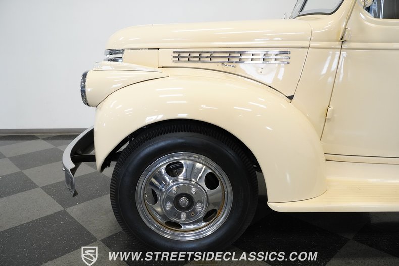 Chevrolet-3800-1946-Butternut-Yellow-Tan-45