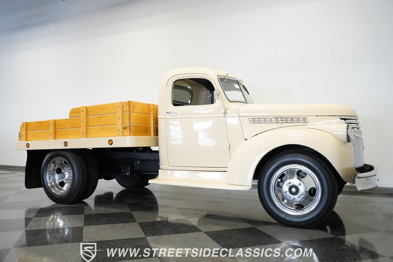 Chevrolet-3800-1946-Butternut-Yellow-Tan-48