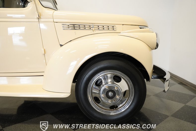 Chevrolet-3800-1946-Butternut-Yellow-Tan-49