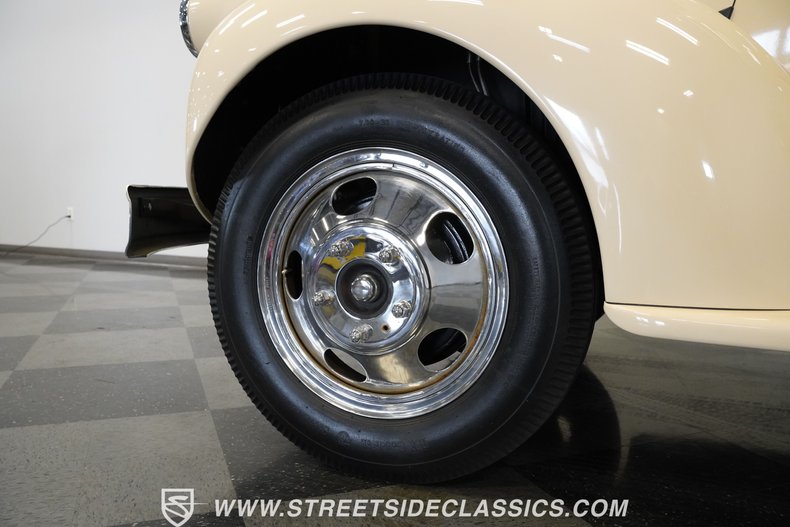 Chevrolet-3800-1946-Butternut-Yellow-Tan-5