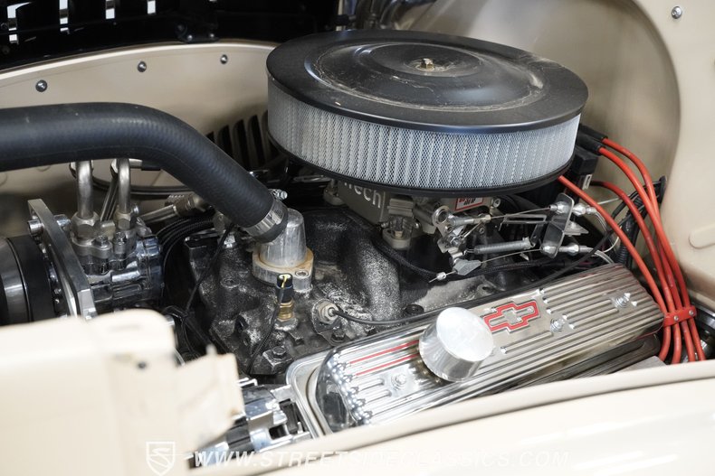 Chevrolet-3800-1946-Butternut-Yellow-Tan-6