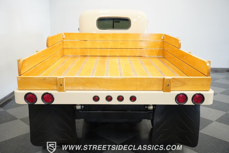 Chevrolet-3800-1946-Butternut-Yellow-Tan-7