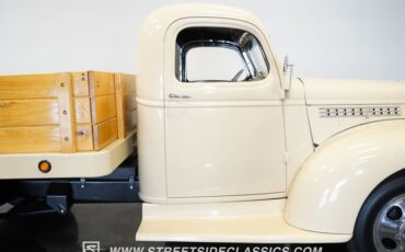 Chevrolet-3800-1946-Butternut-Yellow-Tan-8