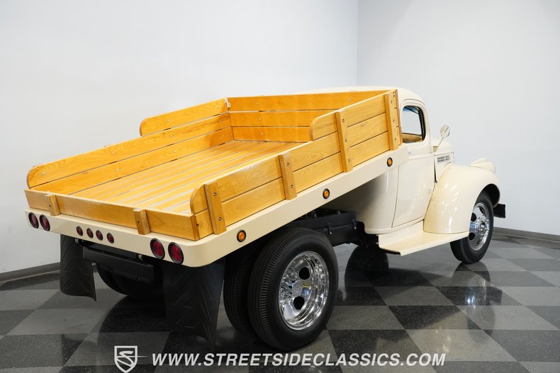Chevrolet-3800-1946-Butternut-Yellow-Tan-9