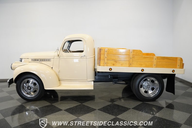 Chevrolet-3800-1946-Butternut-Yellow-Tan