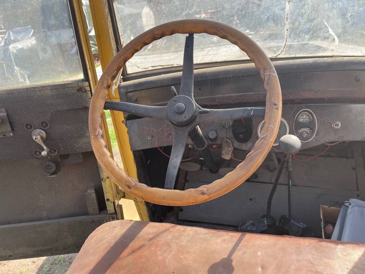 Chevrolet-4door-1927-8