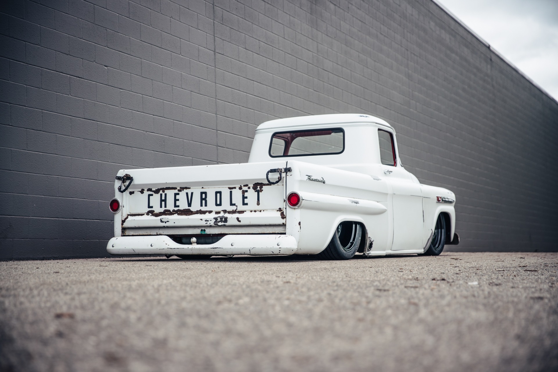 Chevrolet-Apache-1959-White-Red-32