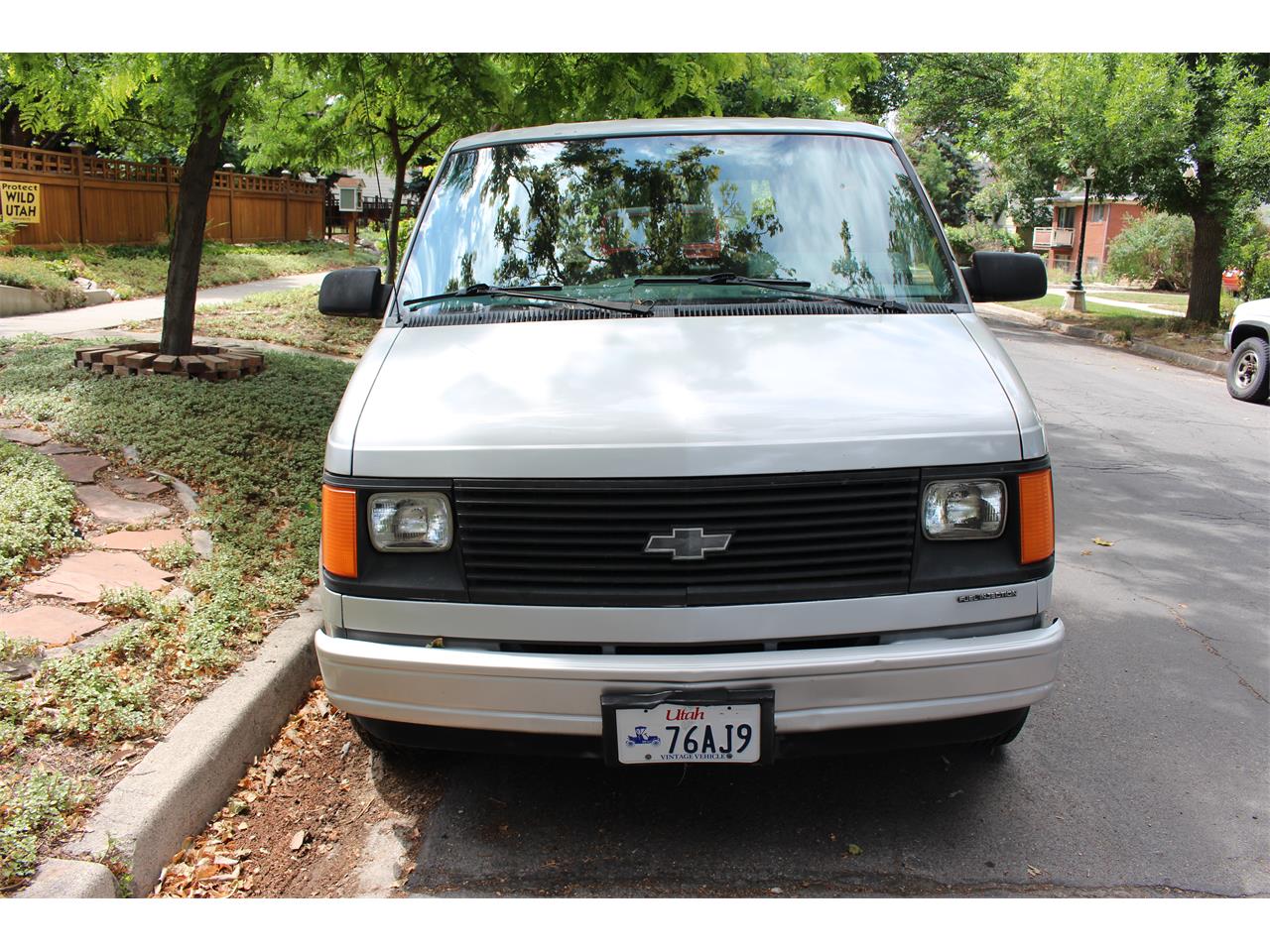 Chevrolet-Astro-1987-Silver-Grey-Blue-1