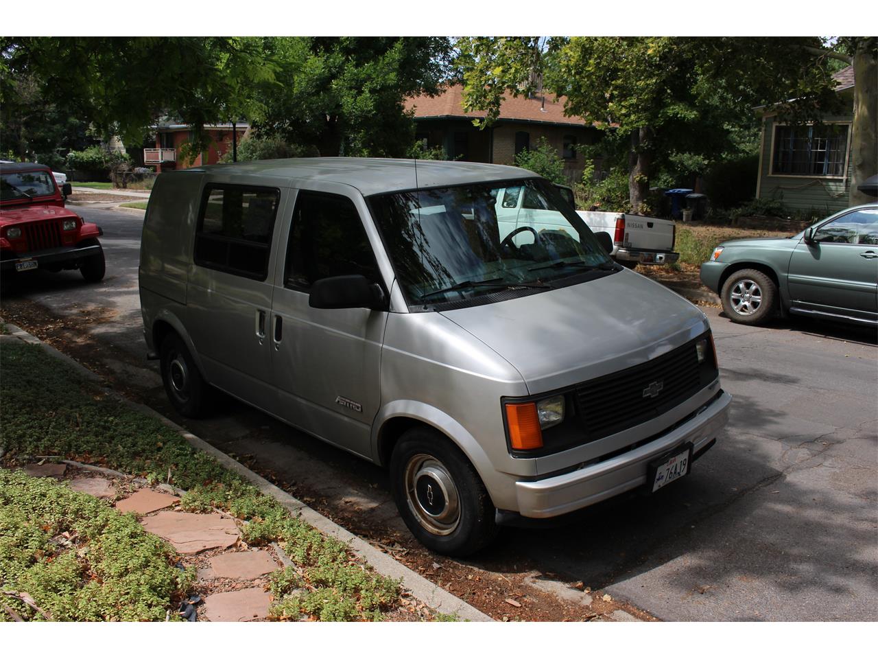 Chevrolet-Astro-1987-Silver-Grey-Blue-2