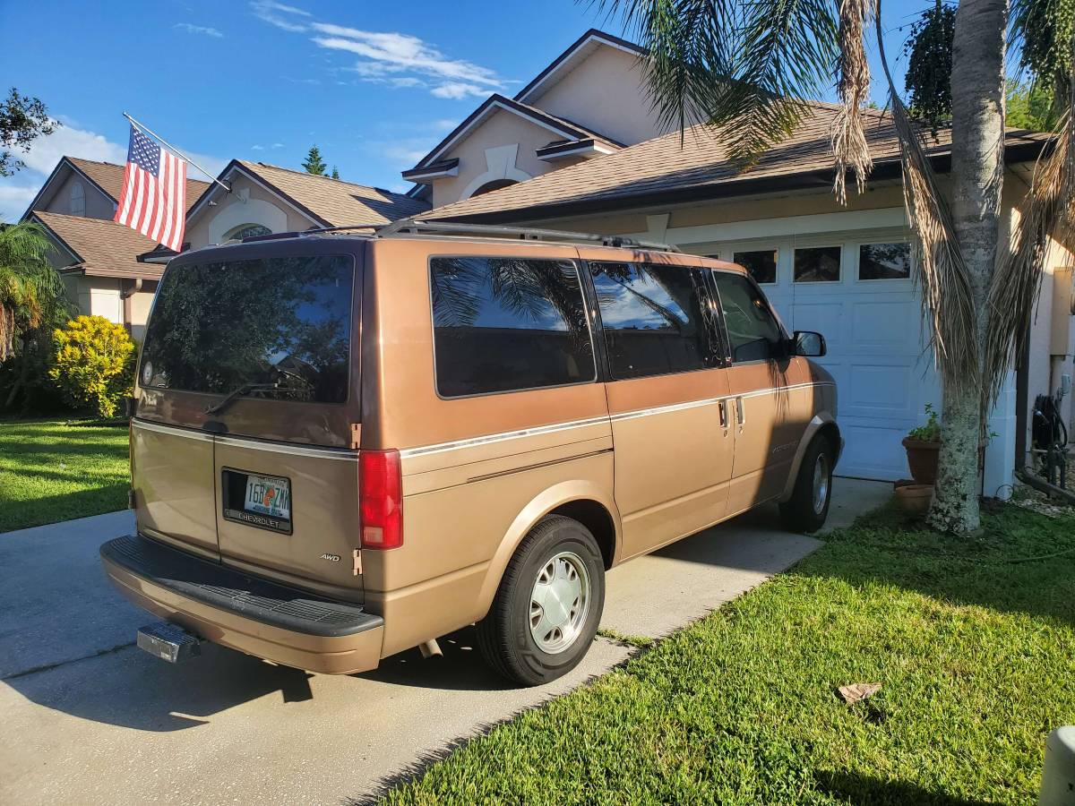 Chevrolet-Astro-van-12-ton-nominal-1995-brown-1