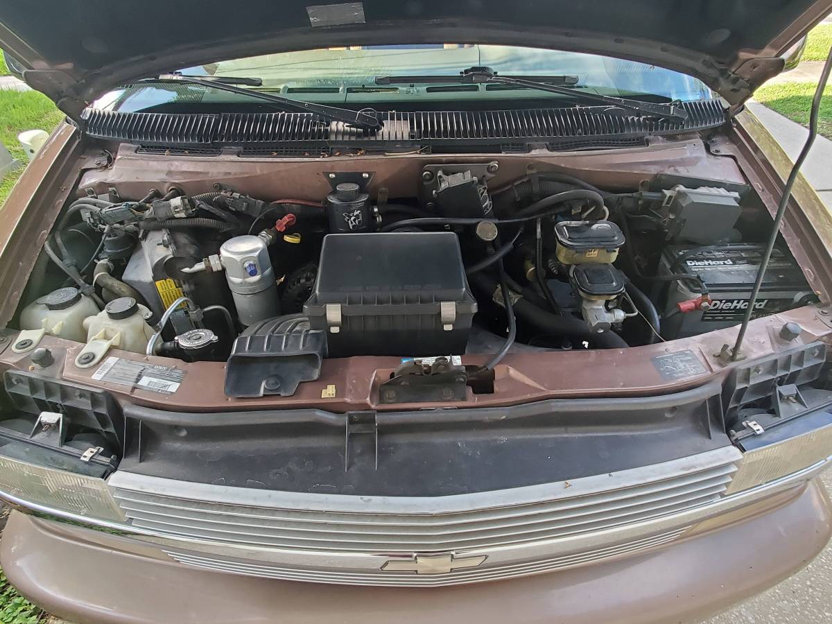 Chevrolet-Astro-van-12-ton-nominal-1995-brown-13