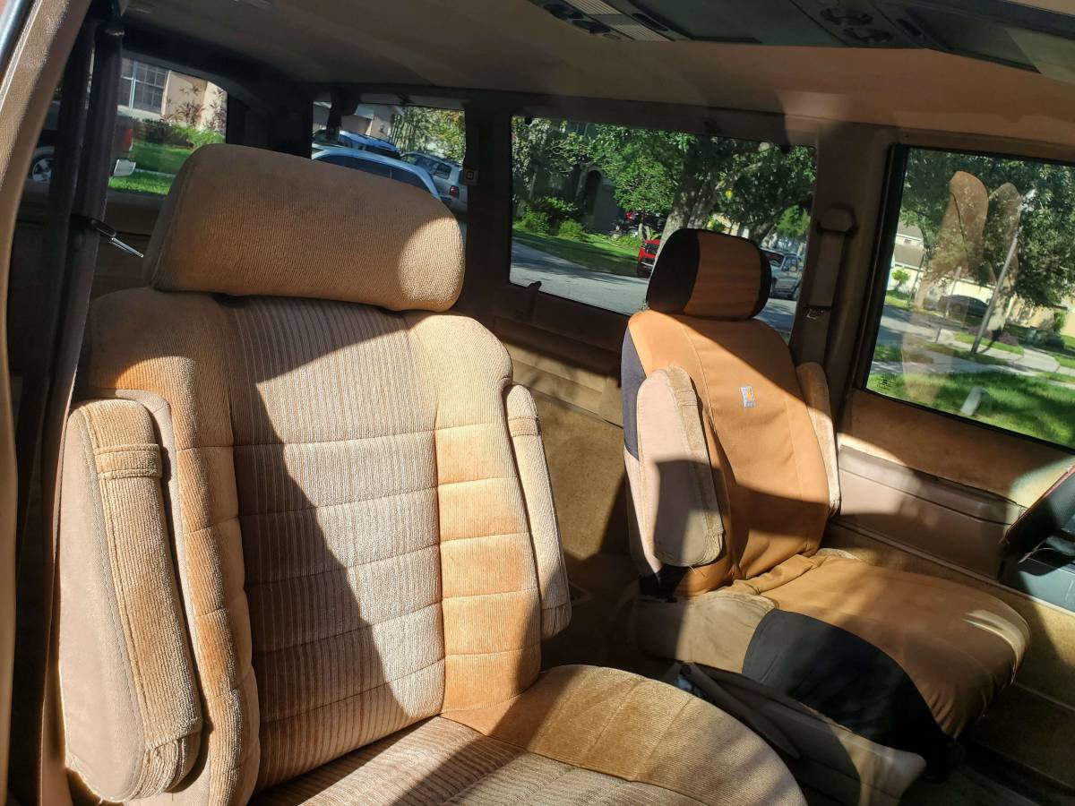 Chevrolet-Astro-van-12-ton-nominal-1995-brown-18