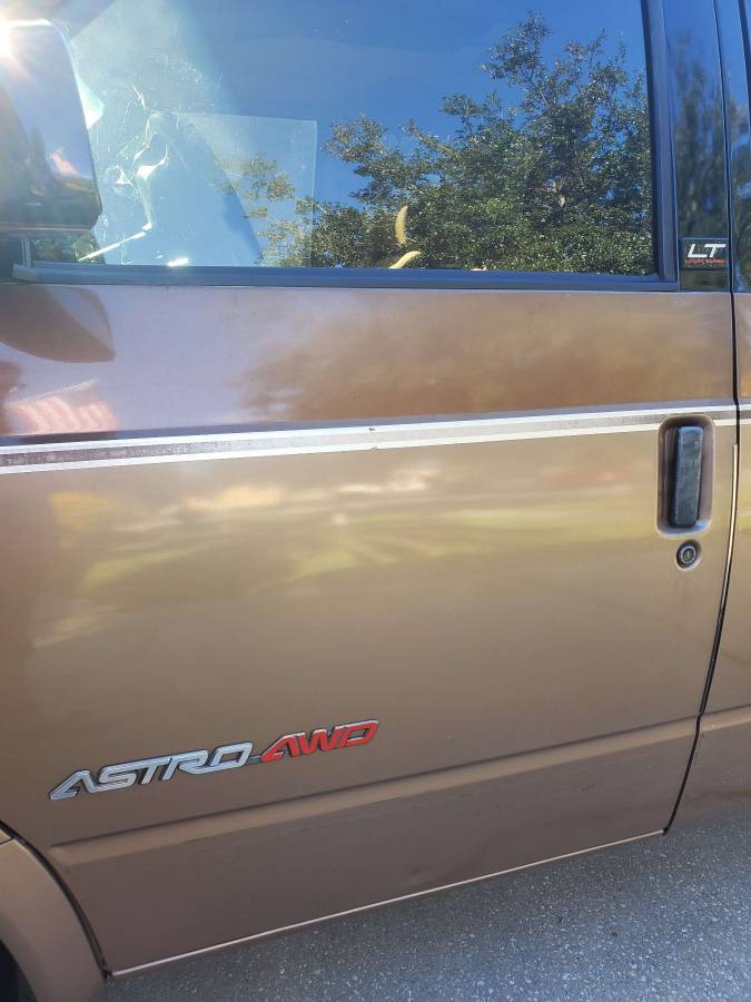 Chevrolet-Astro-van-12-ton-nominal-1995-brown-2
