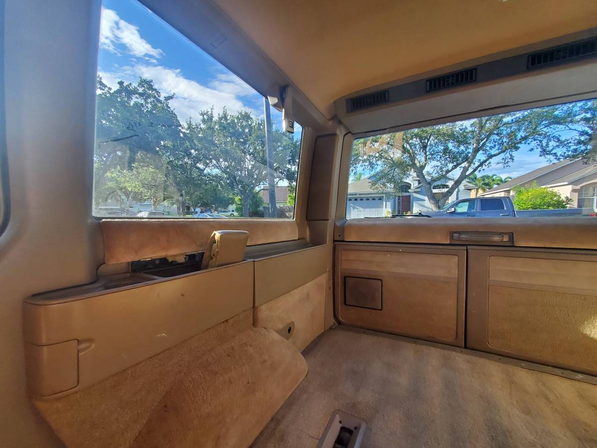 Chevrolet-Astro-van-12-ton-nominal-1995-brown-21