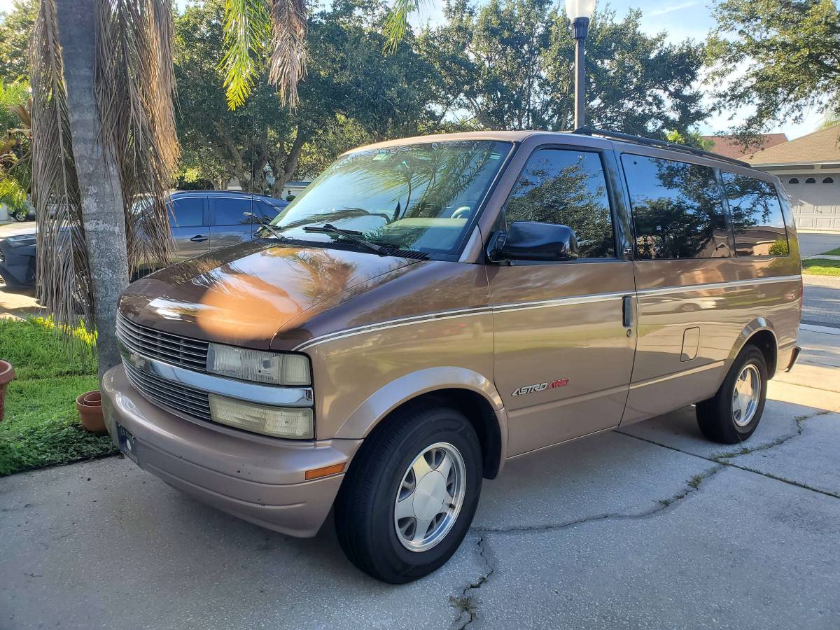 Chevrolet-Astro-van-12-ton-nominal-1995-brown