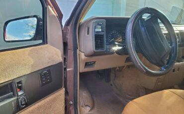 Chevrolet-Astro-van-12-ton-nominal-1995-brown-7