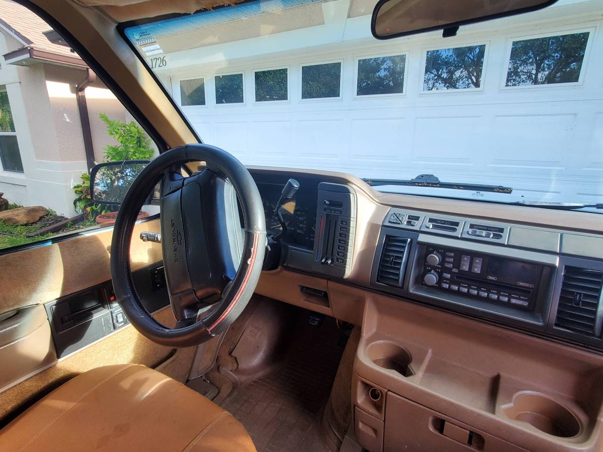 Chevrolet-Astro-van-12-ton-nominal-1995-brown-9
