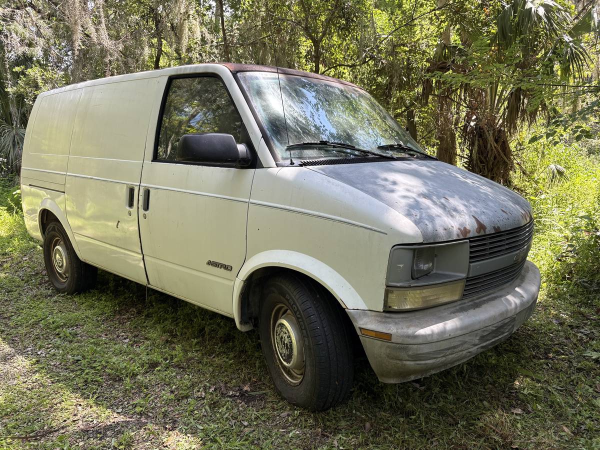 Chevrolet-Astro-van-1995-white-1