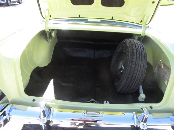 Chevrolet-Bel-air-1957-Colonial-CreamOnyx-2