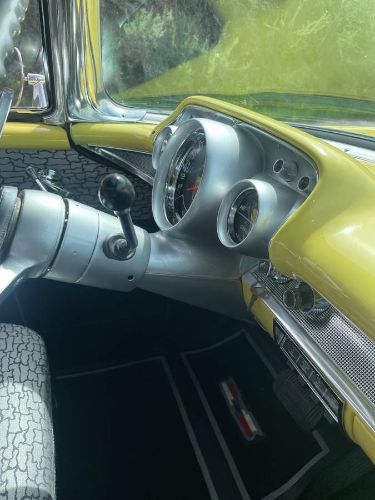 Chevrolet-Bel-air-1957-YellowWhite-Black-Vinyl-18