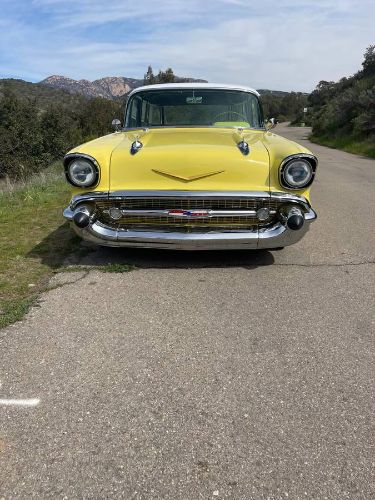 Chevrolet-Bel-air-1957-YellowWhite-Black-Vinyl-9